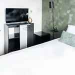 Trendy W Free Parking & Private Bathroom