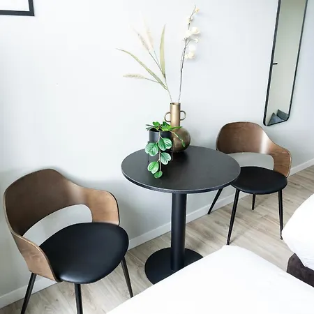 Bedroom, Airco, Free Parking & Private Bathroom Apartment
