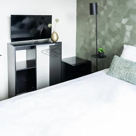 Bedroom, Airco, Free Parking & Private Bathroom