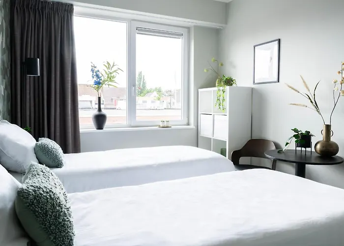 Trendy W Free Parking & Private Bathroom