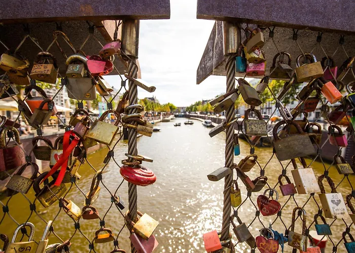 Lägenhet Trendy W Free Parking & Private Bathroom Raamsdonksveer