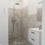 Trendy W Free Parking & Private Bathroom