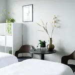 Apartment Trendy W Free Parking & Private Bathroom *