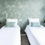 Apartment Trendy W Free Parking & Private Bathroom *