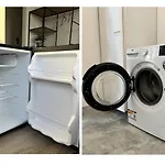 Trendy W Free Parking & Private Bathroom Apartment *