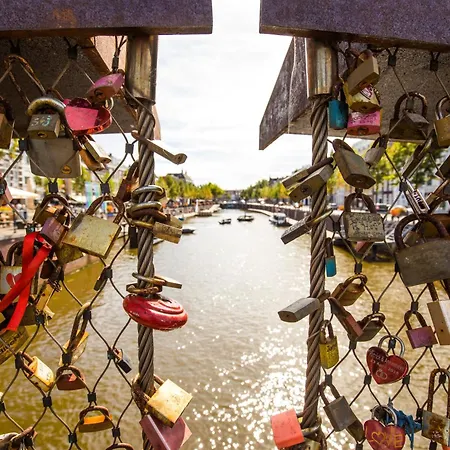 Apartment Trendy W Free Parking & Private Bathroom Raamsdonksveer